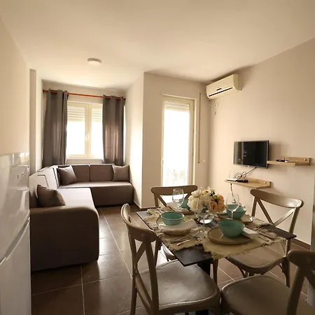 Dyrrah Seaside Apartment